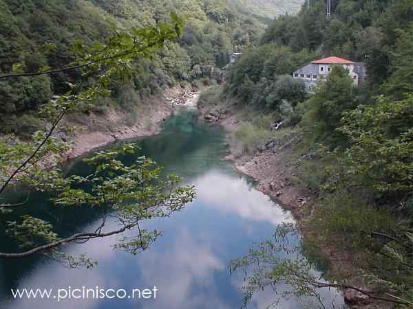 Le lac artificiel de Grotta Campanaro