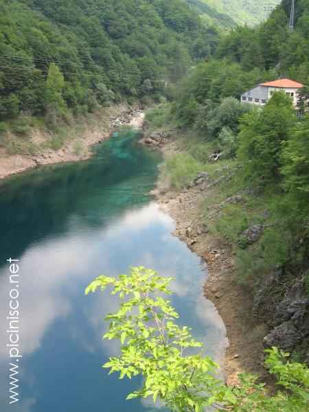 Le lac artificiel de Grotta Campanaro