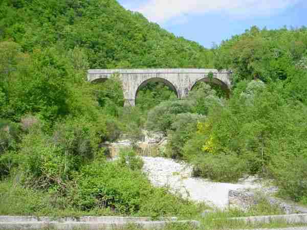 Pont visible depuis la SS 627 à proximité de Liscia