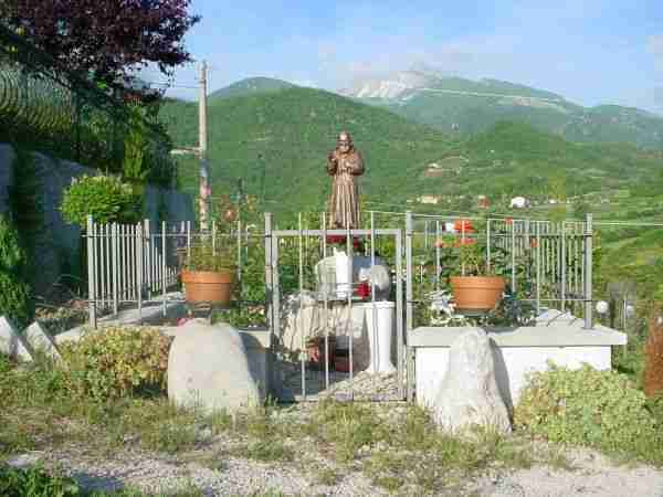 Statue de Padre Pio à San Pietro