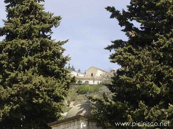 Eglise de Saint Roch (photo prise depuis l'entrée de l'Eglise de S. Maria Assunta in Cielo)