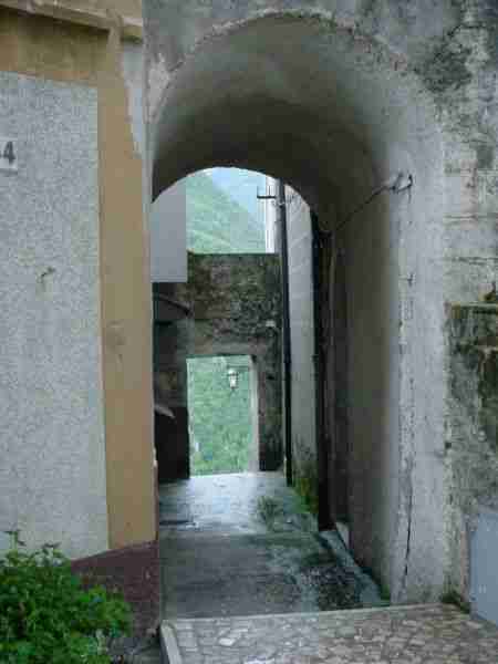 "Porta Chiesa" (Eglise Collégiale de Saint Laurent Lévite et Martyr)