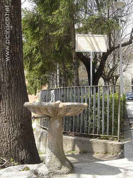 Petite fontaine dans le parc "Il Montano" à Picinisco.