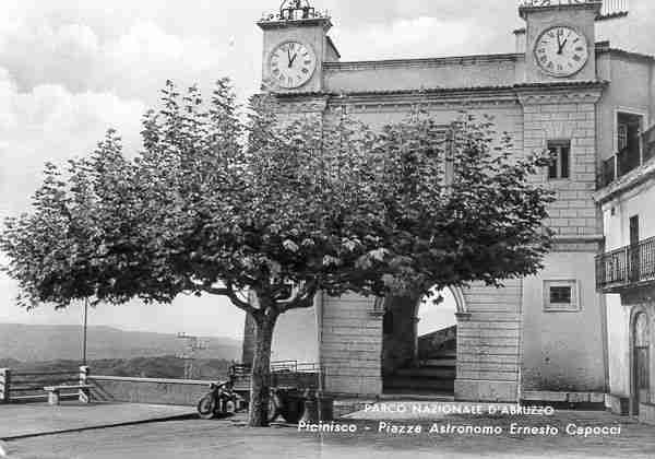 Carte postale: Piazza Astronomo Ernesto Capocci  (Alterocca terni, série H/60, n° 32836)